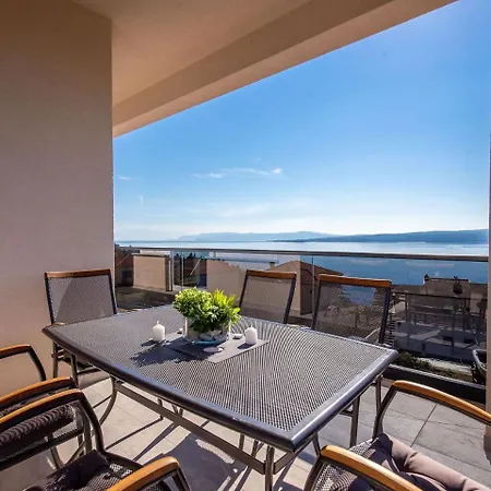 Spacious With Swimming Pool And Bubble Bath Sea View ! Dramalj