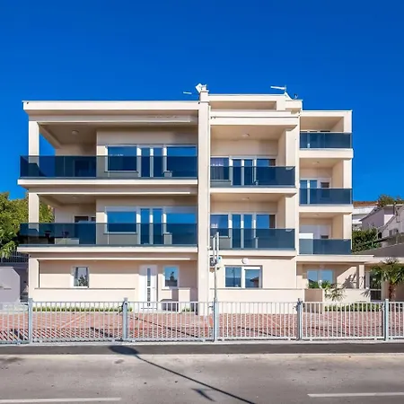 Spacious With Swimming Pool And Bubble Bath Sea View ! Villa *